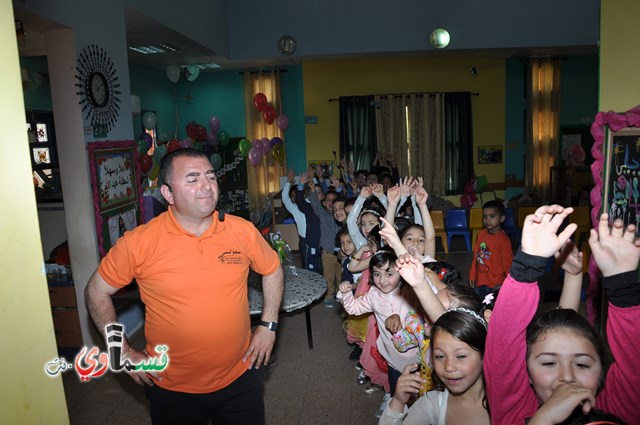كفرقاسم – فيديو: بساتين الامل, السلام , والمحبة تحتفل بعيد الام على انغام عمو انس وجوقته ..